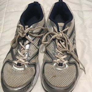 Size 10 1/2 mens shoes